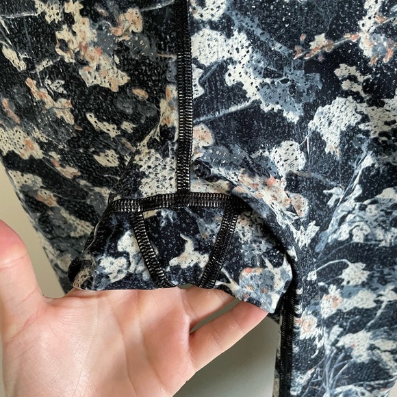 Lululemon Wunder Under Hi-Rise Tight 28" Spring Bloom Multi Legging Size 6 - Picture 9 of 10